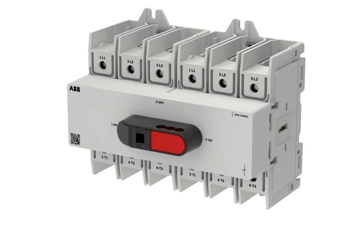 ABB dreipoliger Elektroschalter mit rotem Ein-/Ausschalthebel und Anschlüssen oben und unten, gezeigt auf weißem Hintergrund.