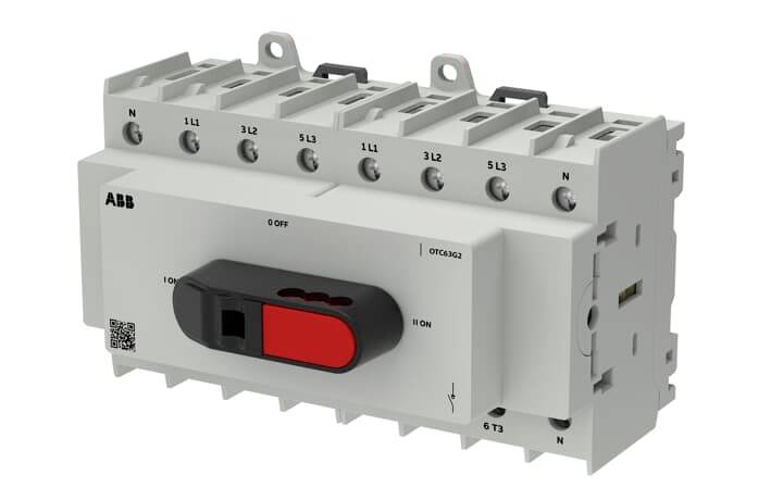 ABB-Elektroschalter-Trennschalter mit rotem/schwarzem manuellen Hebel und mehreren Anschlussverbindungen auf einem grauen Industriegerät.
