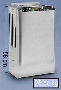 Silbernes rechteckiges Gerät vor blauem Hintergrund gezeigt, mit einer Höhe von 58 cm gekennzeichnet und mit einem Gewicht von 26,50 kg.