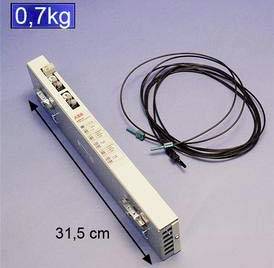 Elektronisches Modul mit angebrachtem Spiralkabel, gekennzeichnet mit 0,7 kg und 31,5 cm.