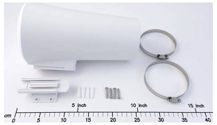 Weiße Lüftungsrohr-Set mit zwei Metallschlauchschellen, Schrauben, Wandhalterung und einem Zentimeterlineal, das Teilegrößen bis zu 15 Zoll zeigt.
