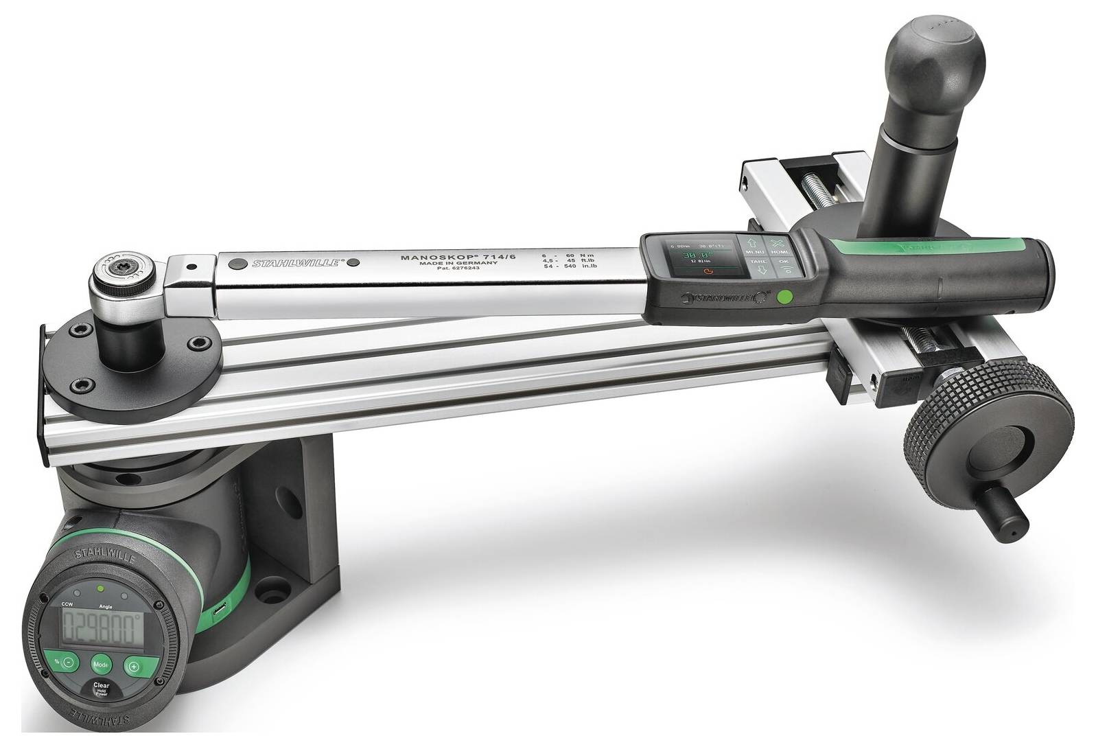 Mechanische Joystick-Steuereinheit mit langem Metallarm, Griff und Einstellknöpfen auf weißem Hintergrund.