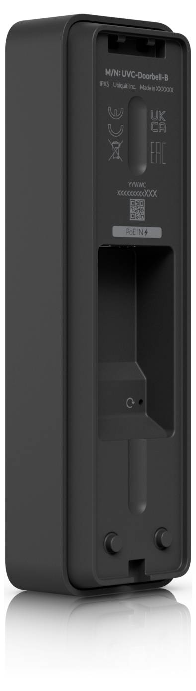 Rückansicht eines schwarzen tragbaren elektronischen Geräts mit einer vertieften Ladestation, gedruckten Sicherheitsmarkierungen und zwei Schraubenlöchern am unteren Ende.