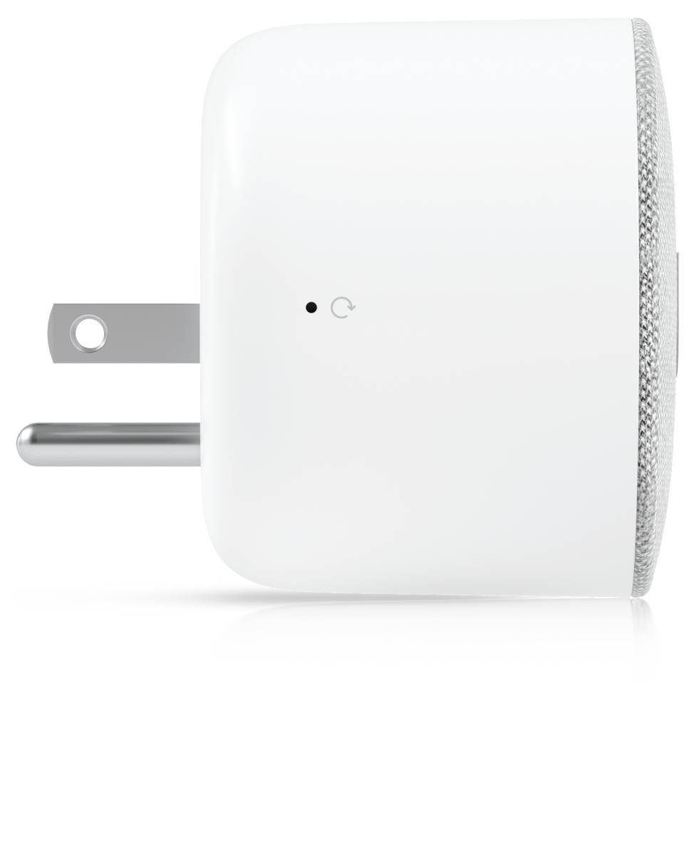 Weißer Stecker-WLAN-Reichweitenverstärker mit zwei Stiften und einer kleinen Statusleuchte, in Seitenansicht auf weißem Hintergrund dargestellt.