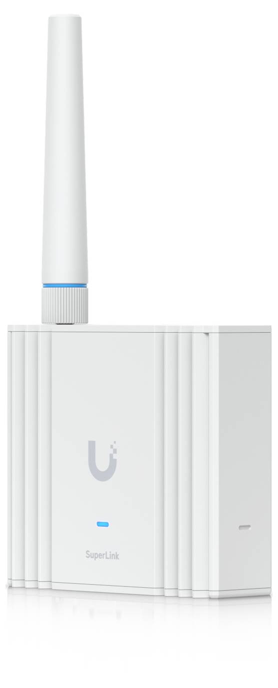 Weißer Google Nest Wifi-Router und hoher Mesh-Punkt mit kleinem blauem Statuslicht auf weißem Hintergrund.