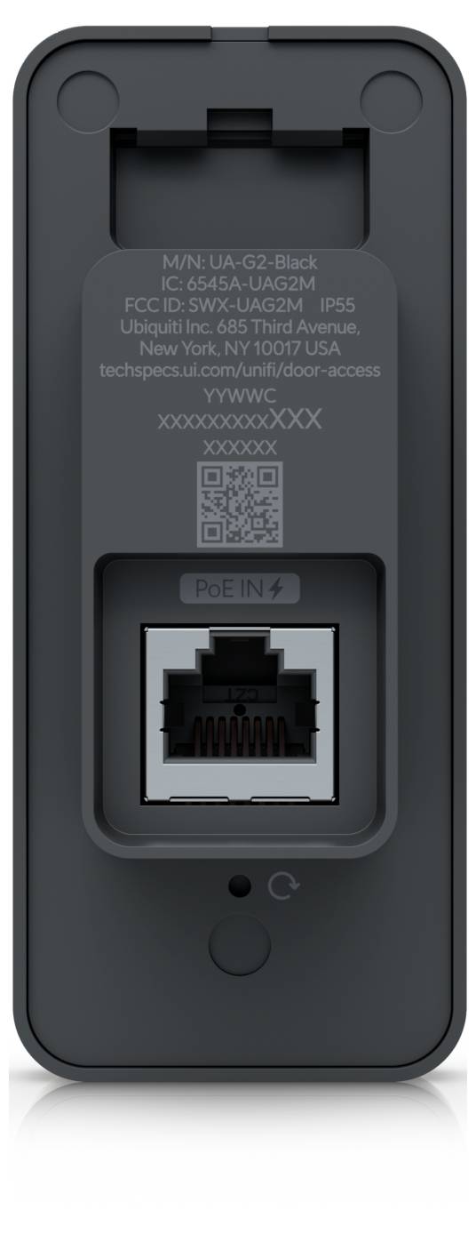 Rückansicht eines schwarzen Ubiquiti-Netzwerkgeräts mit einem Etikett, einem QR-Code und einem PoE-Ethernet-Port am unteren Ende.