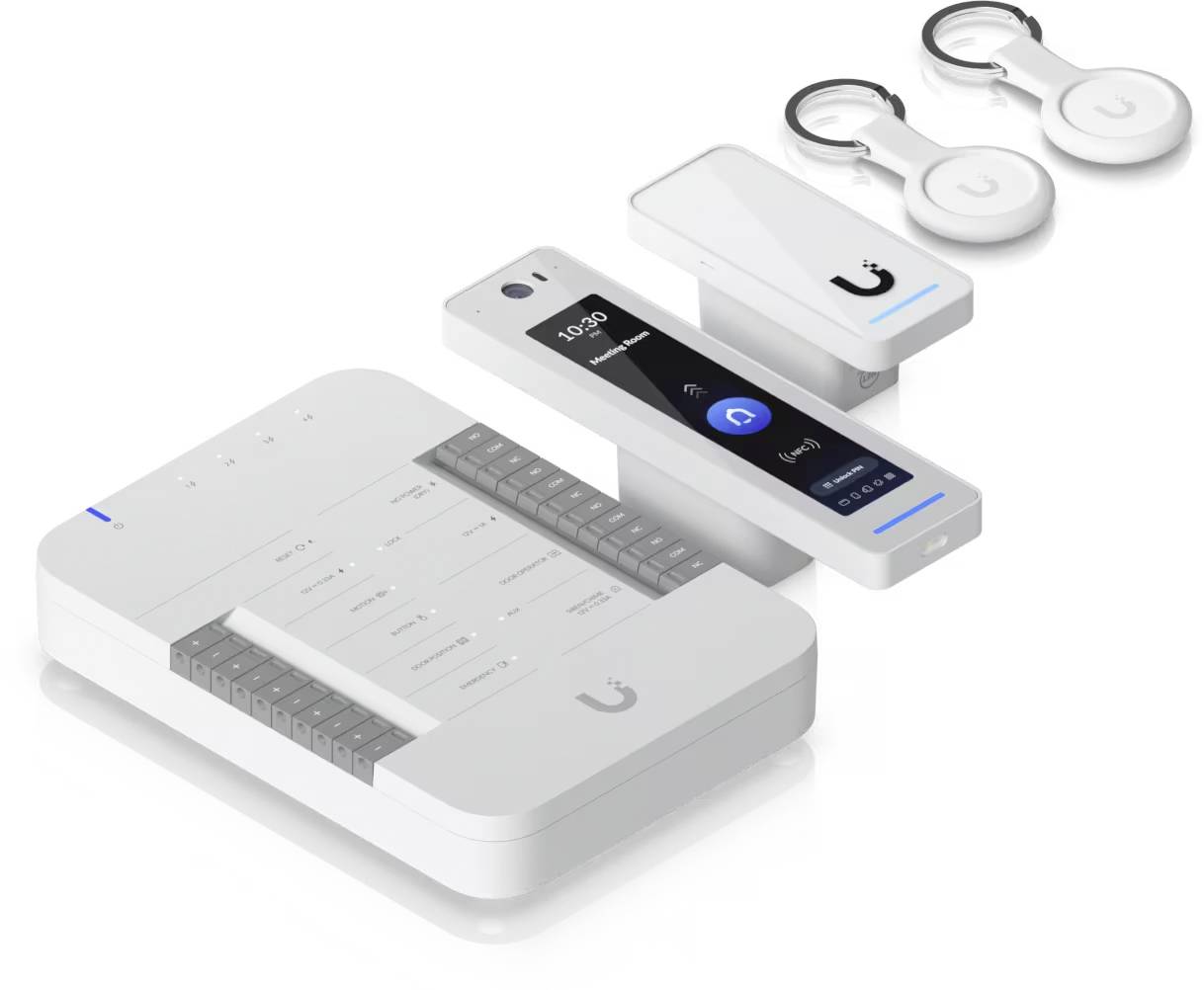 Werbebild einer weißen Smart-Device-Familie: ein größerer Hub, schlankes tragbares Armband mit Display, kleines Modul und zwei Schlüsselanhänger mit Ringen auf sauberen weißem Hintergrund.