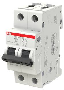 Weißer ABB-Doppelpolschalter mit zwei schwarzen Kippschaltern und gekennzeichneten elektrischen Nennwerten auf weißem Hintergrund.