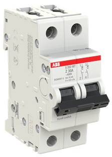 ABB-Doppelpolschalter mit zwei schwarzen Kipphebeln und rotem Etikett, dargestellt in einem produktgestalteten Bild auf weißem Hintergrund.