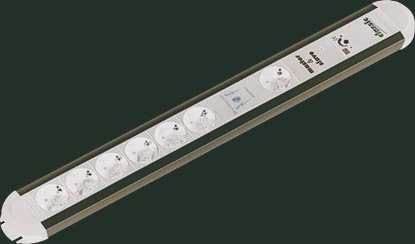 Langes weißes LED-Leuchtengehäuse mit einer Reihe von runden Lampen, diagonal auf dunklem Hintergrund dargestellt.