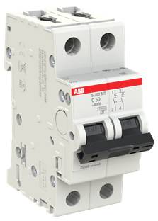 Weißer ABB S200 MT zweipoliger Leitungsschutzschalter mit schwarzen Kippschaltern und rotem Etikett, auf einem schlichten Hintergrund dargestellt.