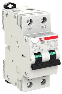 Weißer ABB-Doppelschutzschalter mit zwei schwarzen Kippschaltern, die mit O-AUS gekennzeichnet sind, frontal auf neutralem Hintergrund dargestellt.