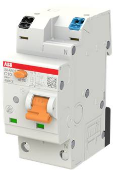 Weiße ABB-Leistungsschalter mit orangefarbenem Schalterhebel und blau/schwarzen Anschlussklemmen, dargestellt in einer produktgestalteten Frontansicht.