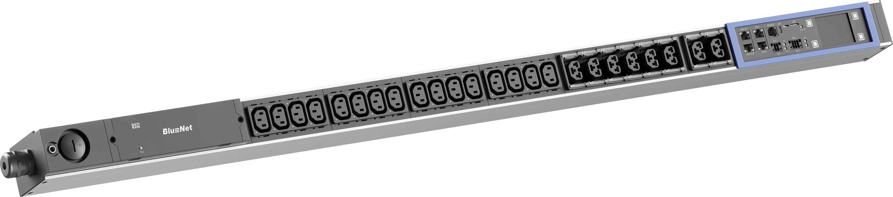 Strommodular zur Rackmontage mit mehreren Steckdosen und digitaler Anzeige, in schräger Perspektive auf weißem Hintergrund dargestellt.