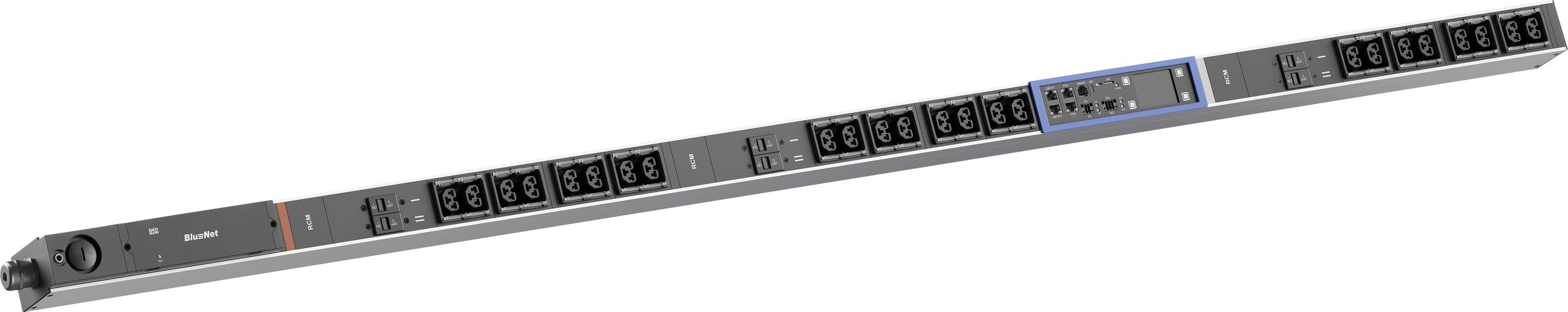 Ein in einem Rack montierter Netzwerk-Switch, der in einem Winkel dargestellt ist, mit mehreren Ethernet-Anschlüssen, Statusleuchten und einem vorderen Netzschalter.