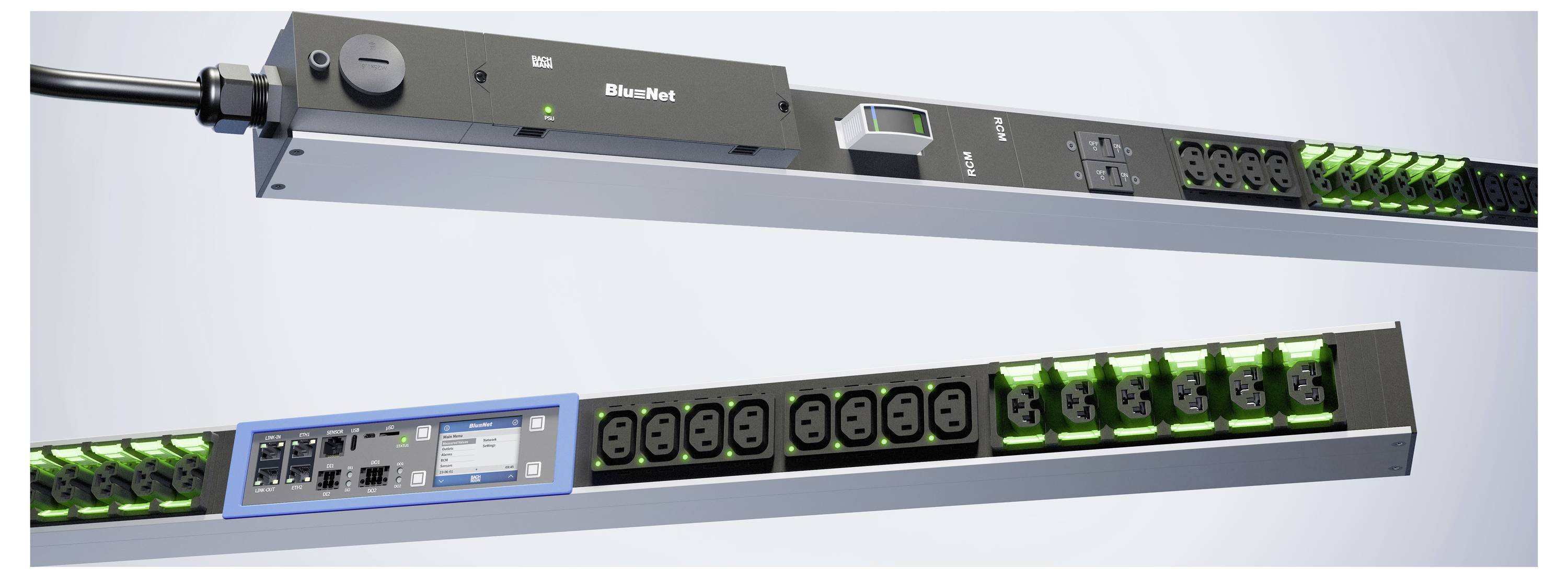 Zwei horizontale Rack-mounted Stromgeräte auf hellem Hintergrund gezeigt, eines mit einer BlueNet-Einheit und grün beleuchteten Steckdosen, das andere mit einem Bedienfeld und mehreren Steckdosen.