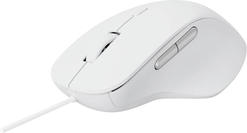 Weiße kabelgebundene Computermaus mit Scrollrad und Seitenschaltflächen auf weißem Hintergrund.