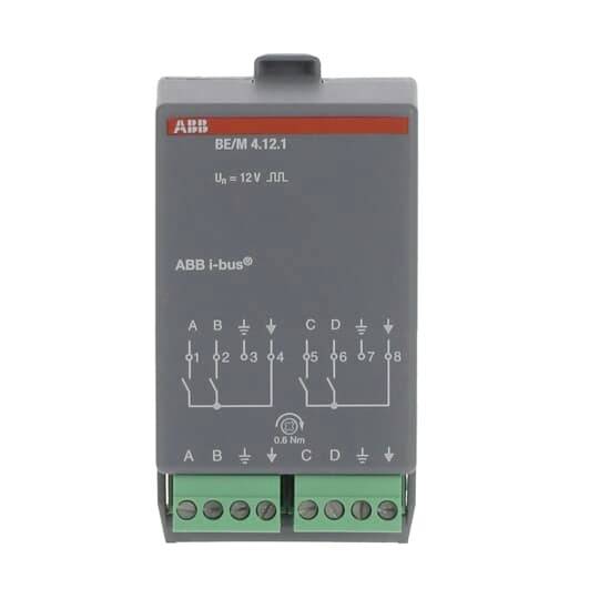 Vorderansicht eines ABB i-bus BE/M 4.12.1-Moduls mit gekennzeichneten Anschlüssen A, B, C und D sowie einem Verdrahtungsschema auf der Vorderseite.