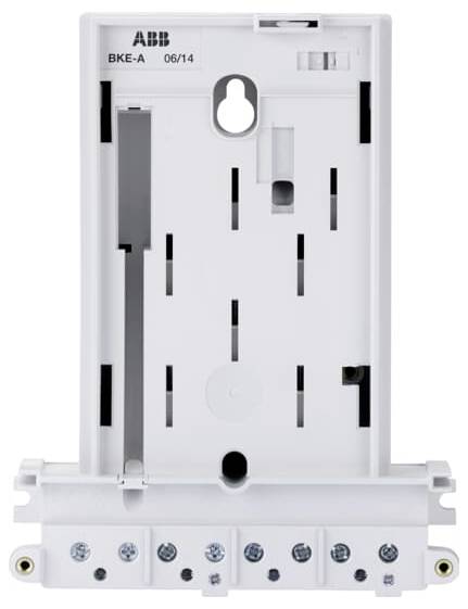 ABB BKE-A 06/14 Montageplatte für einen elektrischen Verteiler, weiß mit Befestigungsöffnungen und Schraubpunkten.