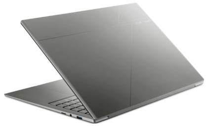 Geschlossener dunkelgrauer Laptop, der in einem Winkel dargestellt ist, mit teilweise sichtbarer Tastatur auf weißem Hintergrund.