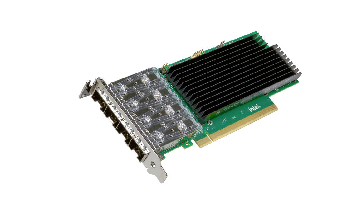 PCIe-Erweiterungskarte mit großem schwarzem Kühlkörper und mehreren vorderen Anschlüssen, dargestellt vor weißem Hintergrund.