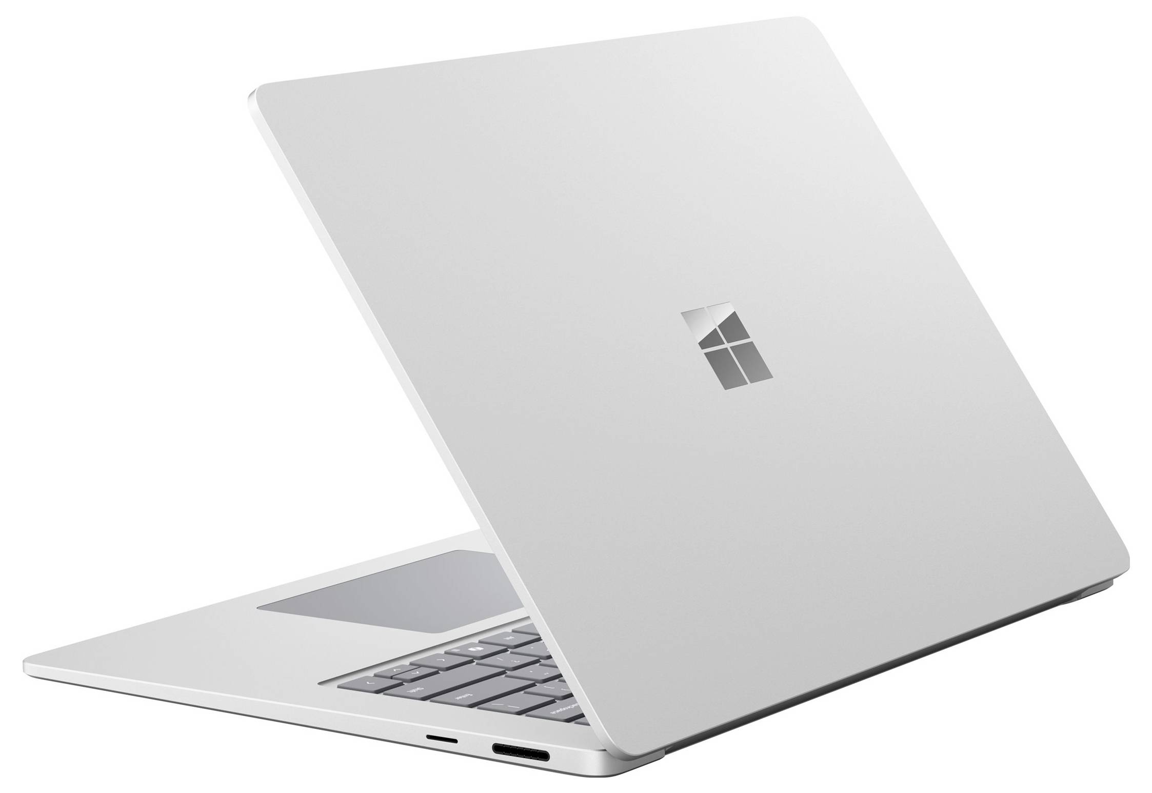 Silberner Laptop, der auf weißem Hintergrund teilweise geöffnet angezeigt wird, mit einem Windows-Logo auf dem Deckel.