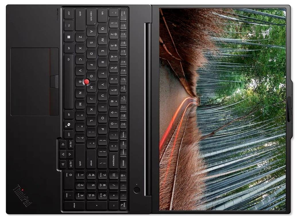 Ein ThinkPad-Laptop in geöffneter Position in tabletähnlicher Ausrichtung, mit Tastatur auf der linken Seite und einem Waldstraßen-Hintergrundbild auf dem Bildschirm.
