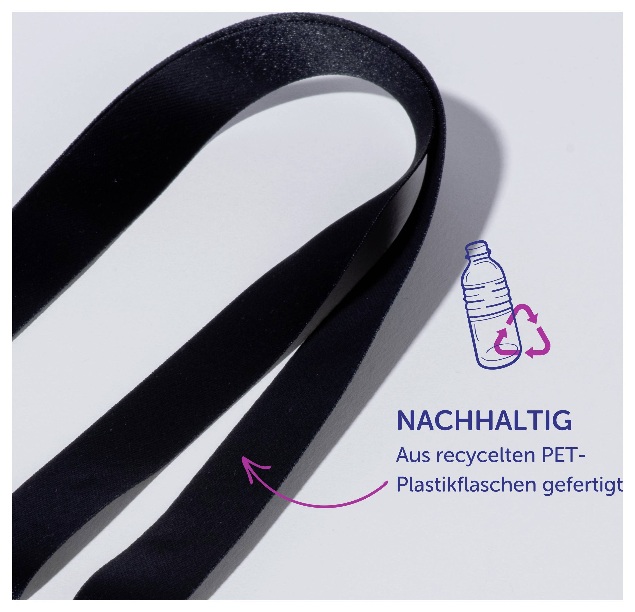 Schwarzes Band aus recycelten PET-Flaschen mit Text 'NACHHALTIG' und Flaschensymbol als Hinweis auf nachhaltiges Material