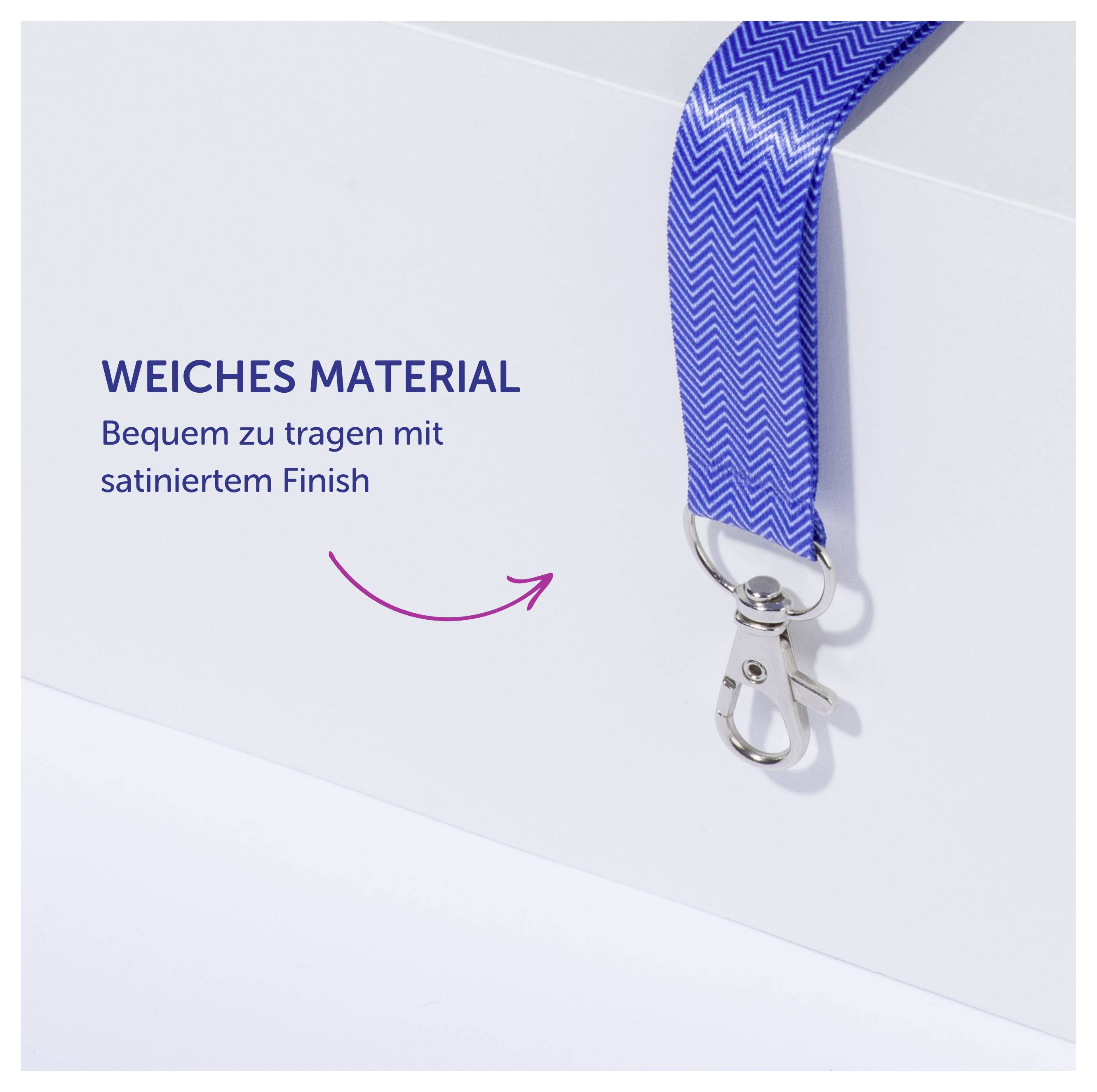 Blaues Lanyard mit Karabiner; Text: 'WEICHES MATERIAL' und 'Bequem zu tragen mit satiniertem Finish'.