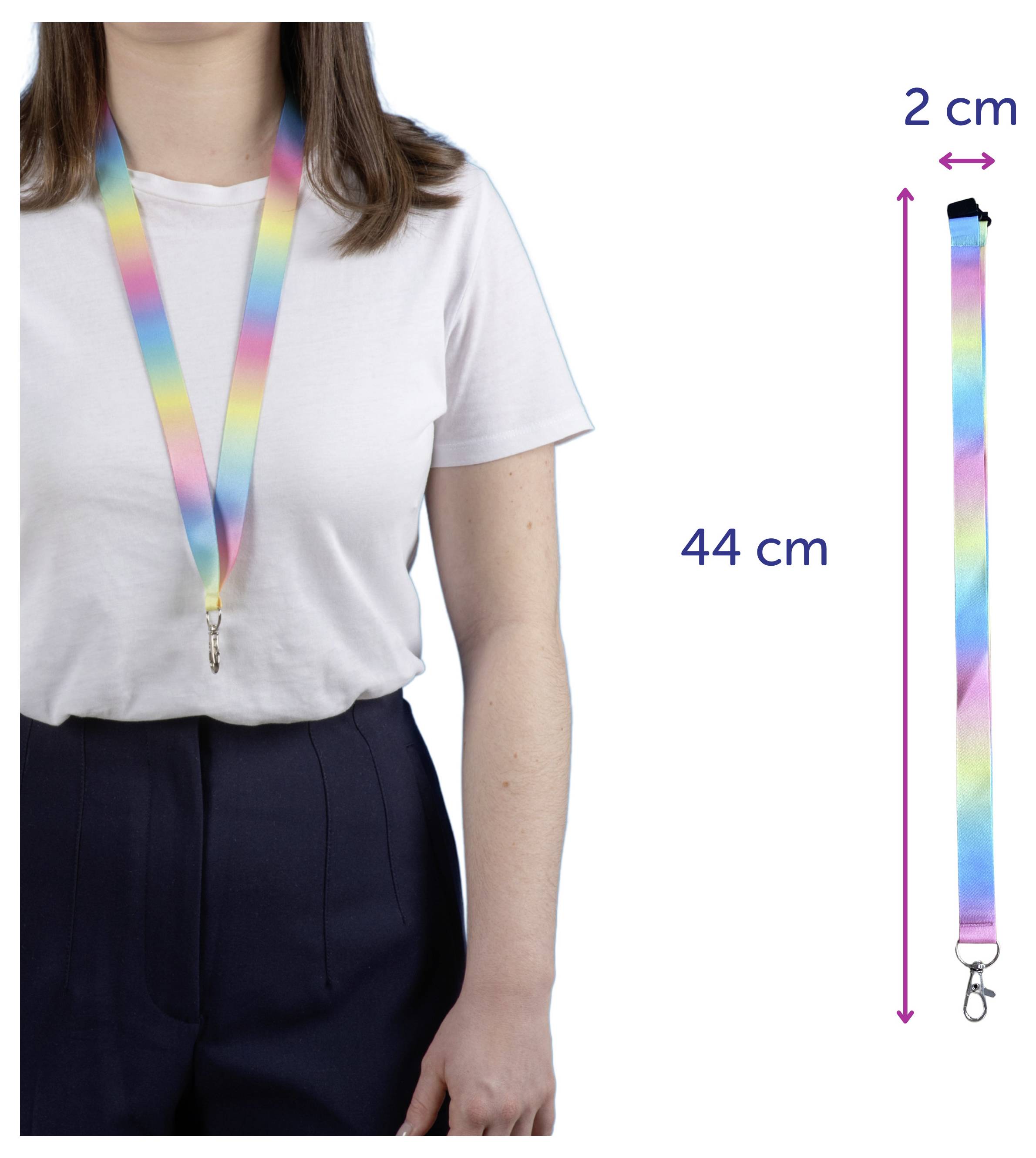 Buntes, 44 cm langes und 2 cm breites Schlüsselband, an einer Person getragen; rechts mit Maßangaben dargestellt.