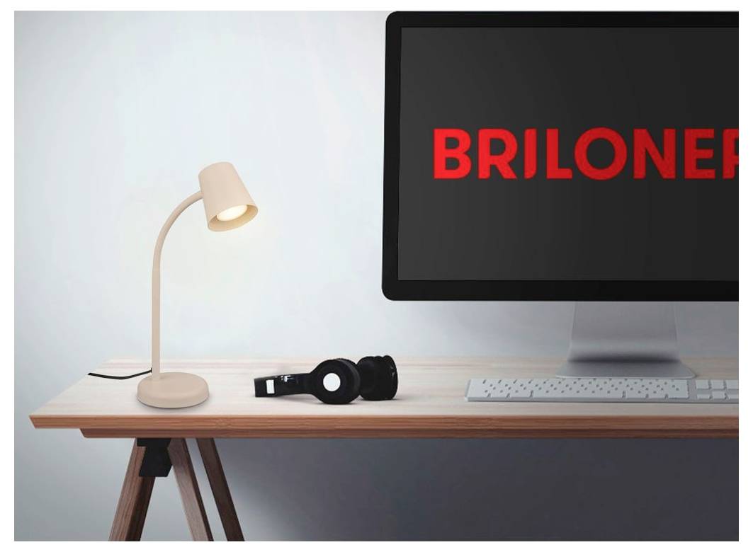 Schreibtisch mit einer Lampe, Kopfhörern, Tastatur und Monitor, auf dem das rote Wort 'BRILONER' angezeigt wird.