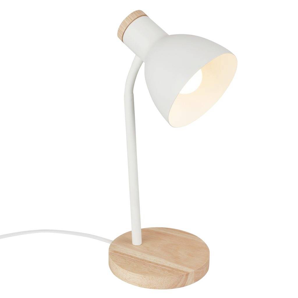 Weiße Schreibtischlampe mit geschwungenem Hals, Holzsockel und oberer Holzakzentuierung, dargestellt mit eingeschaltetem Schalter und leuchtend glühendem Schirm.