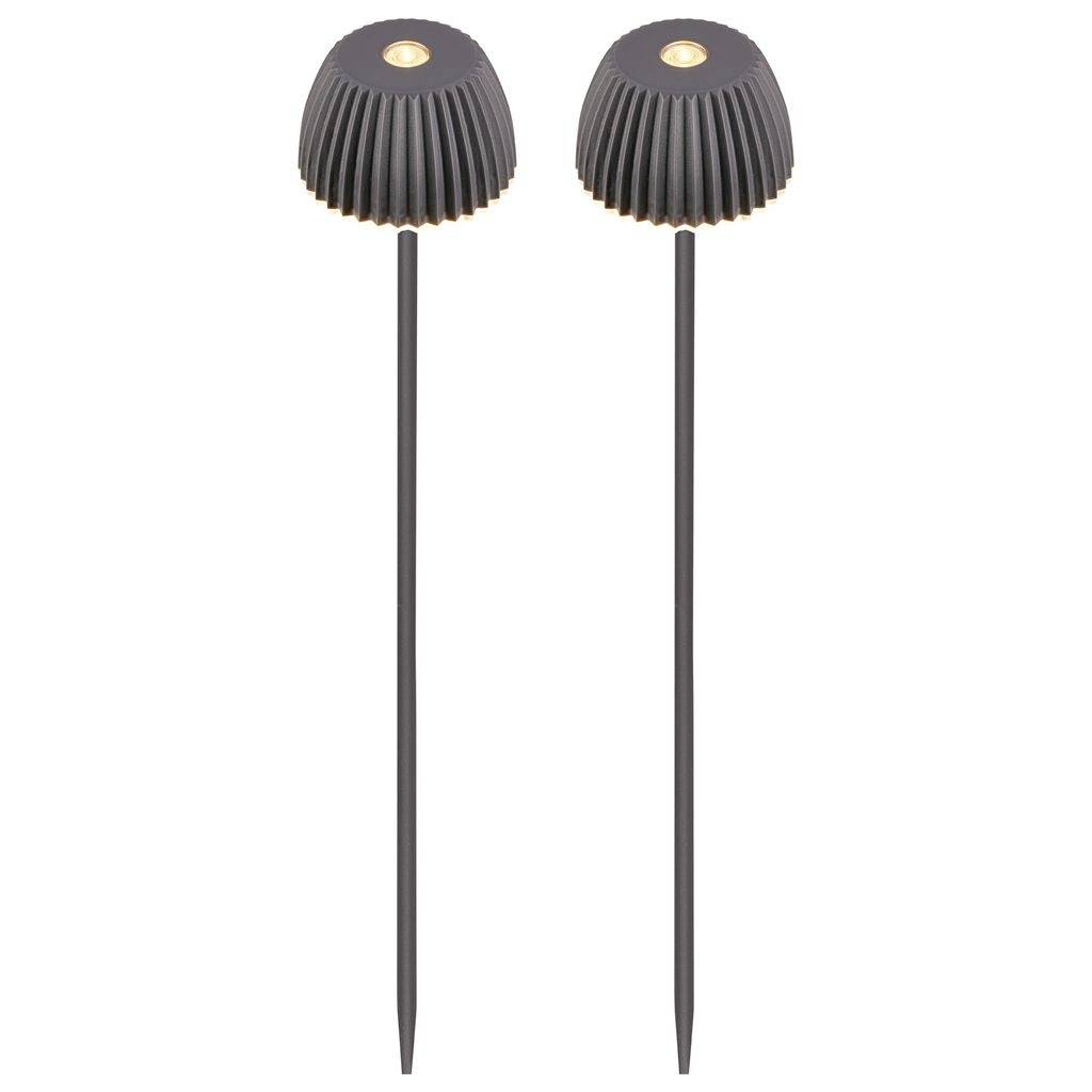 Paar schwarze gerippte Gartenpfahllichter mit warmweißen LEDs auf weißem Hintergrund.
