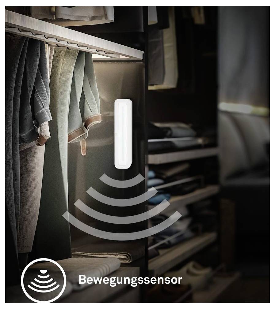 Kleiderschrank-Innenraum mit hängender Kleidung und einem Symbol für einen Bewegungssensor mit der Beschriftung „Bewegungssensor