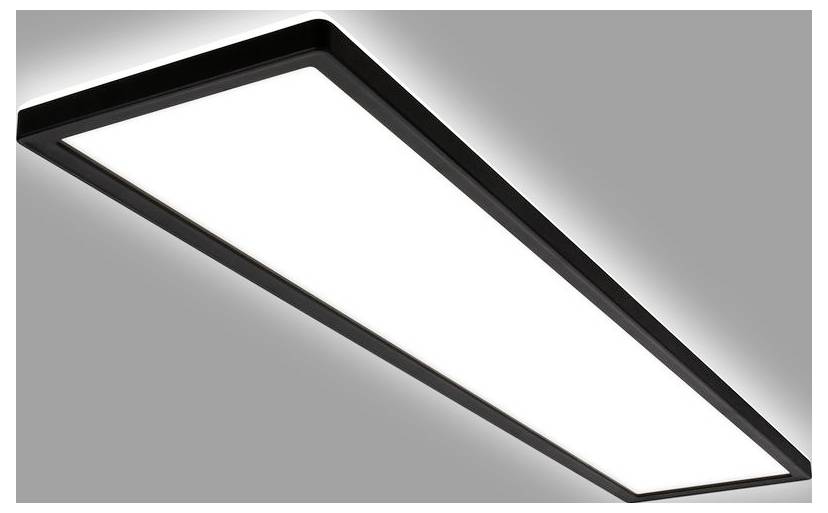 Ein modernes rechteckiges LED-Deckenleuchten-Panel, das weiß leuchtet und einen schwarzen Rahmen auf grauem Hintergrund hat.