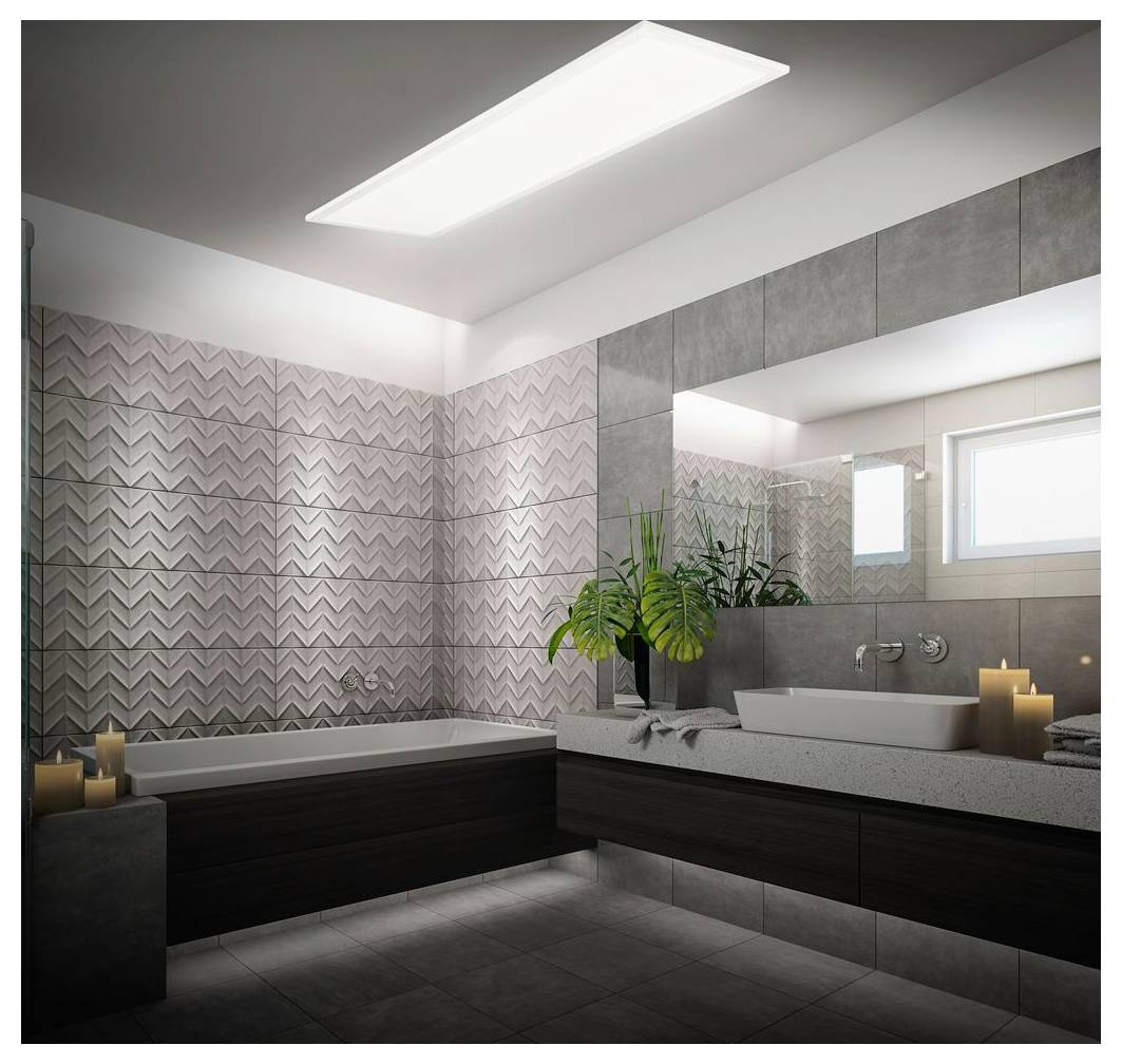 Modernes Badezimmer mit einer Badewanne, schwebendem Waschtisch, großem Spiegel, Topfpflanze und Kerzen unter einer hellen Deckenleuchte.