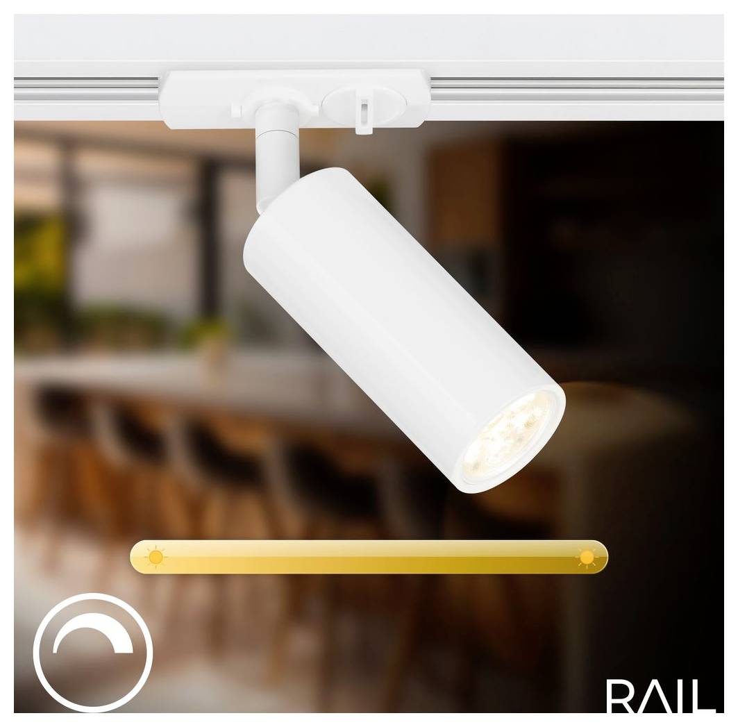 Weißer verstellbarer Deckenspotlight auf Schiene über unscharfem Innenraum, mit einem Schieberegler für warme Lichtintensität und Rail-Logo, was auf dimmbare Lichtkontrolle hindeutet.