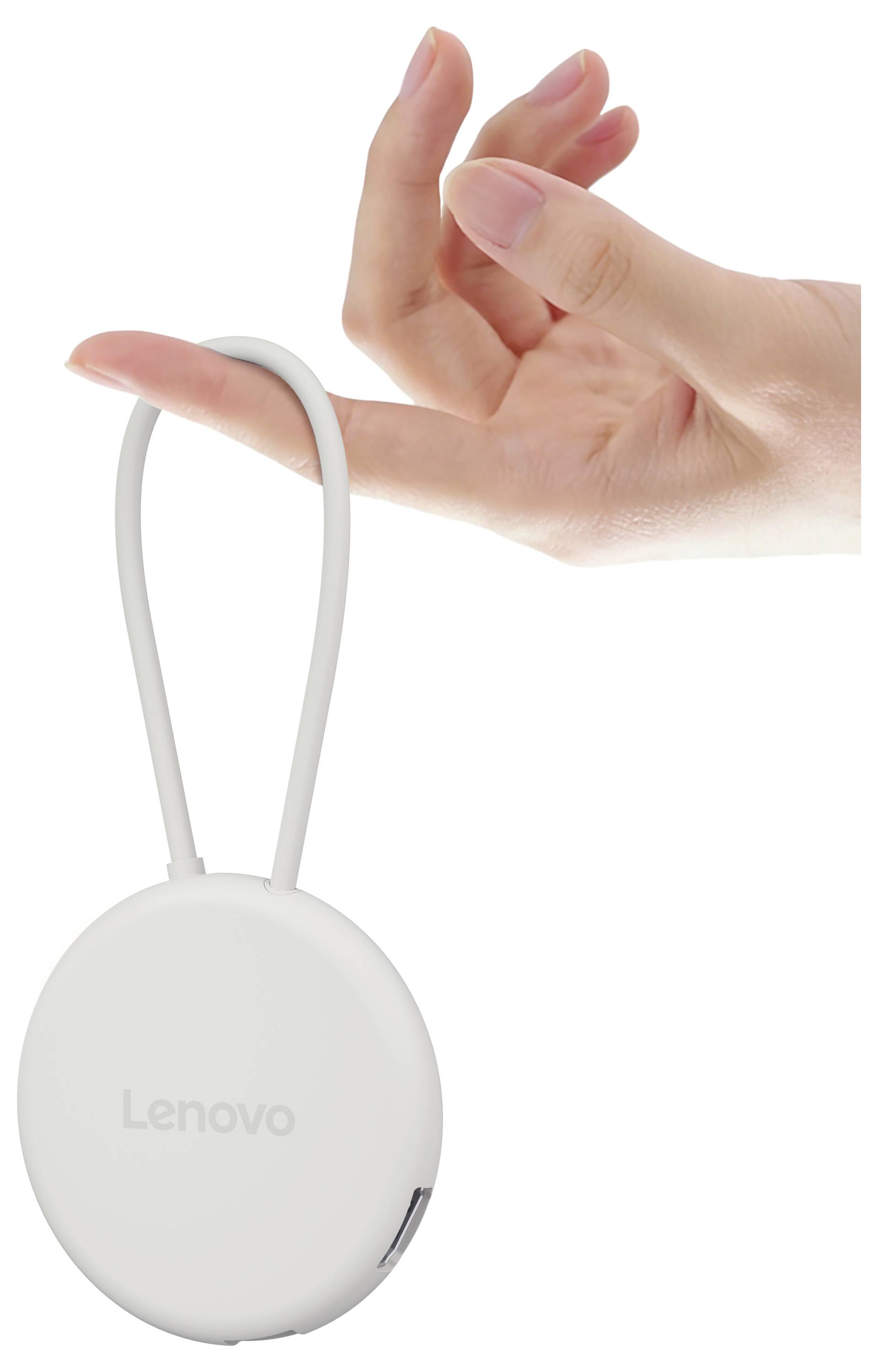 Hand hält ein kleines weißes kabelloses Sicherheitsetikett von Lenovo mit einer Schlaufenöse.