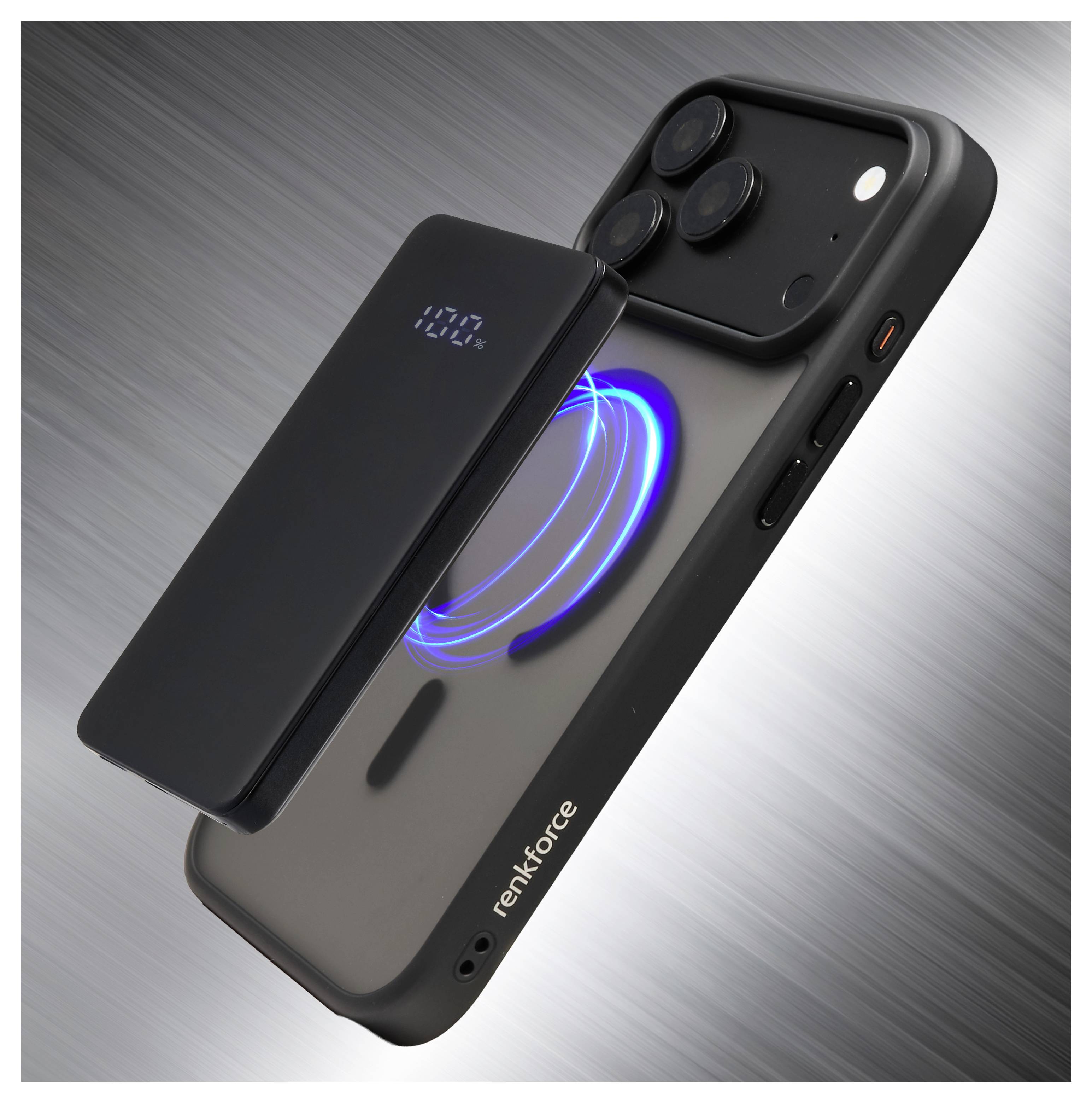 Schwarze Smartphone-Hülle mit integrierter Powerbank und drahtloser Ladespule, dargestellt angebracht an einem iPhone-ähnlichen Telefon mit Dreifach-Kamera.