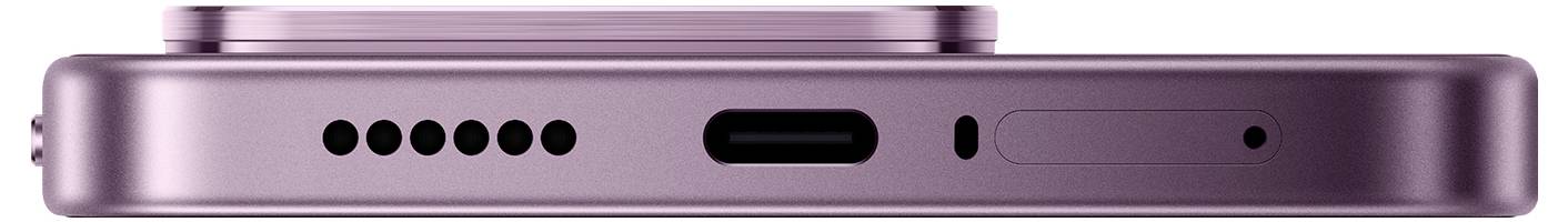 Nahaufnahme der unteren Kante eines rosa Smartphones mit einer Reihe von Lautsprecherlöchern, einem USB-C-Ladeanschluss, einer Mikrofonöffnung und einem SIM-Kartenschacht.