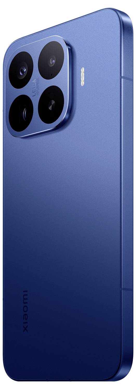 Nahaufnahme der Rückseite eines blauen Xiaomi-Smartphones mit einem quadratischen Quad-Kamera-Modul und dem 