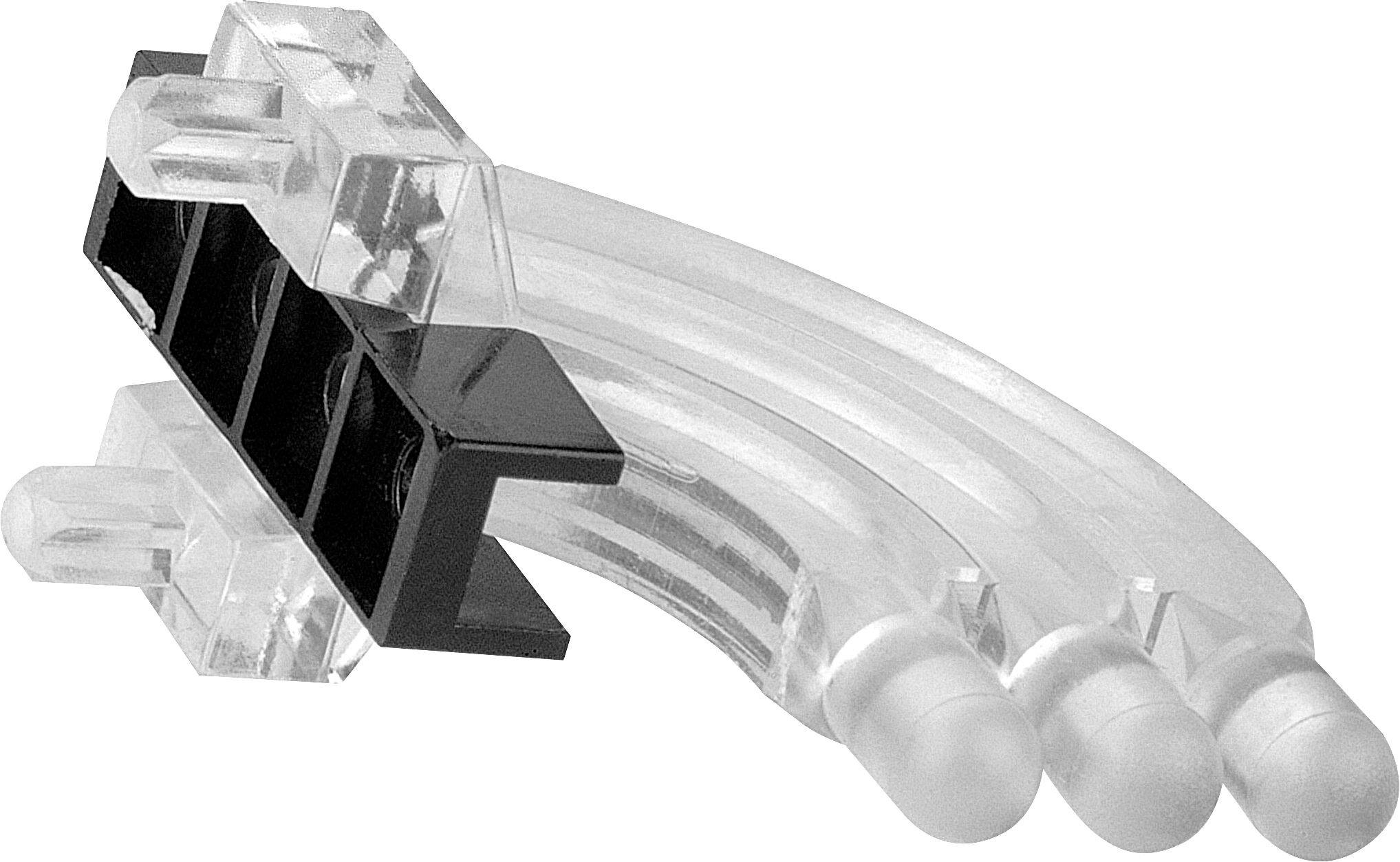 Transparenter Kunststoff-Elektrostecker mit drei runden Silberstiften und schwarzem Einsatz, in Nahaufnahme auf weißem Hintergrund dargestellt.