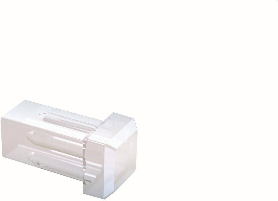 Ein transparenter Kunststoff-Stromstecker-Adapter mit zwei Stiften auf weißem Hintergrund.