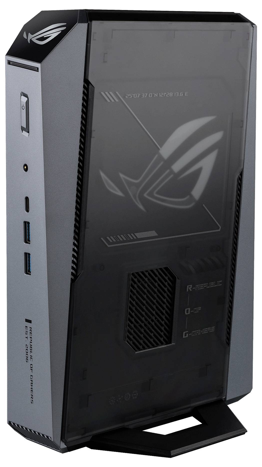 Kompakter ASUS ROG Desktop-Tower, schwarz und grau, von vorne-links gezeigt mit beleuchtetem ROG-Logo und vertikalen vorderen Anschlüssen auf einem Ständer.
