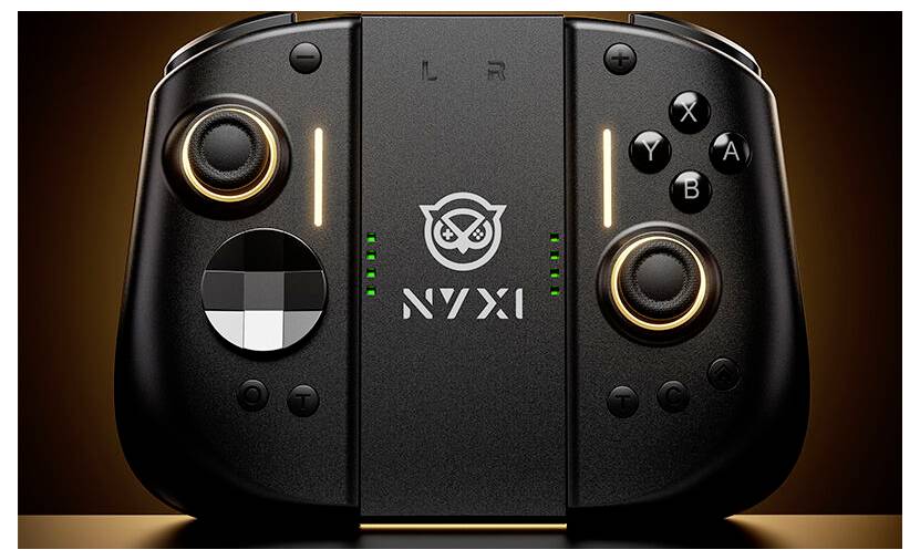 Schwarzer tragbarer Spiele-Controller mit "NYXI"-Logo, doppelten Analog-Sticks, ABXY-Tasten, D-Pad und leuchtenden Akzenten auf dunklem Hintergrund