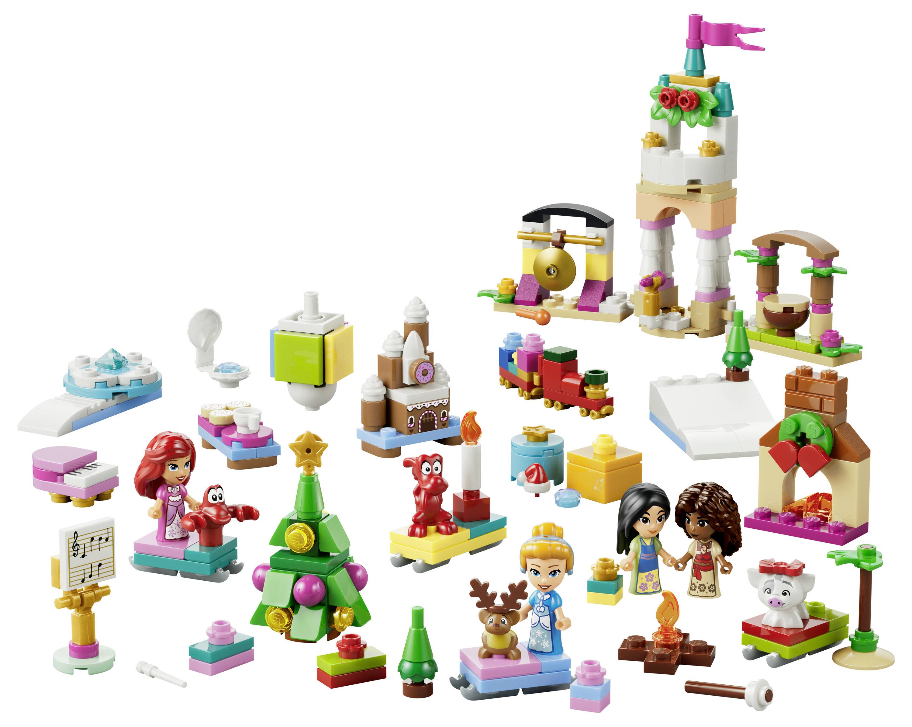 Sortierte LEGO-ähnliche Mini-Bauten und Figuren auf weißem Hintergrund, darunter ein geschmückter Weihnachtsbaum, ein Lebkuchenhaus, ein Schlitten, ein Turm und kleine festliche Figuren.