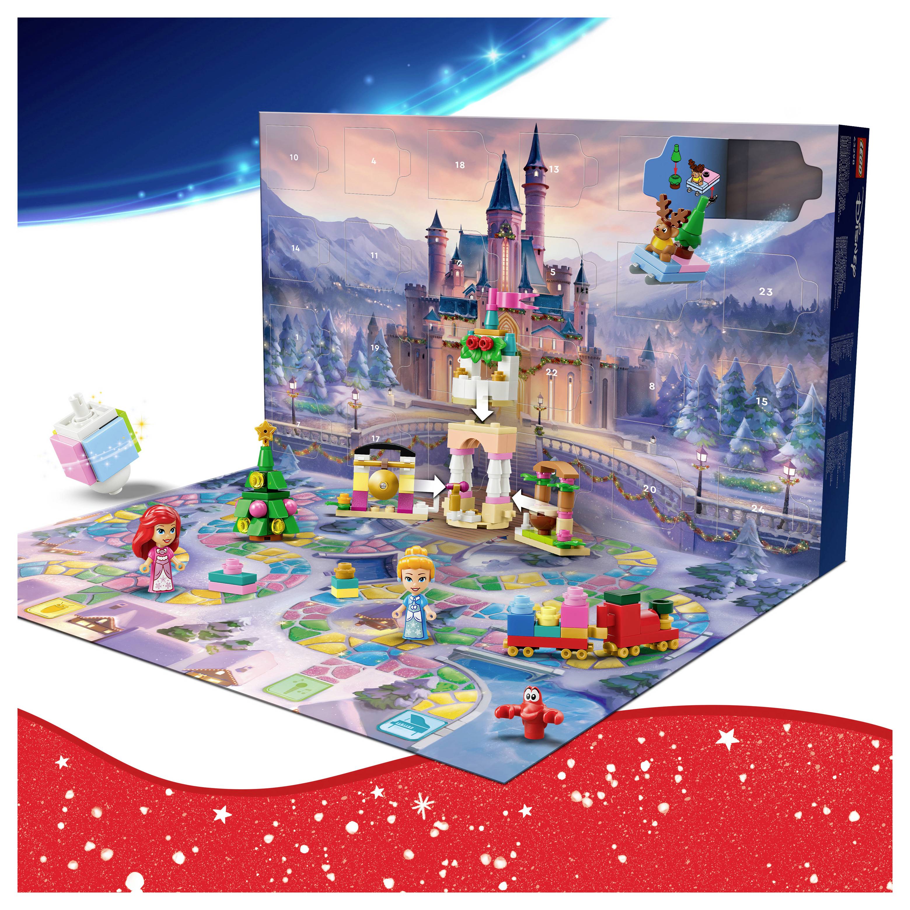 Weihnachtsthematischer LEGO-ähnlicher Adventskalender mit einer Schlosskulisse und kleinen baubaren Figuren, einschließlich eines roten Zugs, eines Baums und von Charakteren.