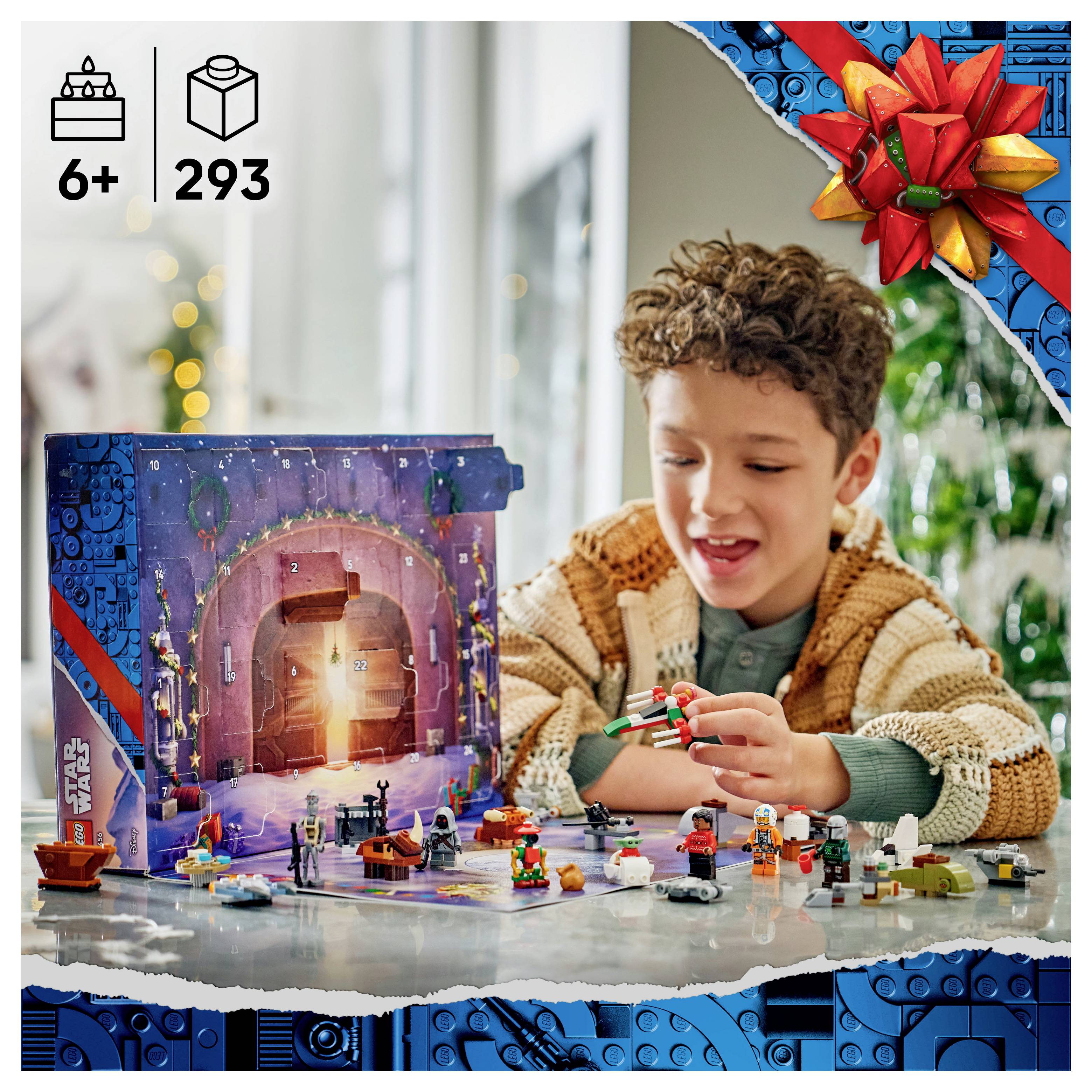 Ein Junge spielt mit einem LEGO Star Wars Adventskalender-Set und baut neben der geöffneten Schachtel, auf der „6+