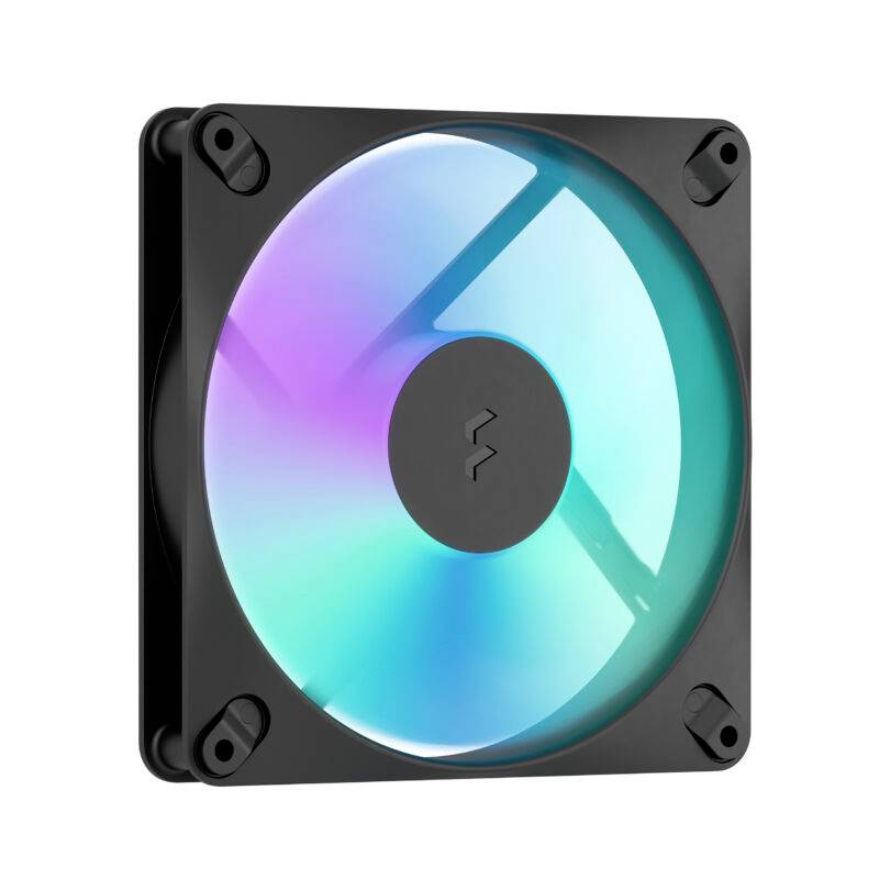 Schwarzer quadratischer Computerlüfter mit mehrfarbiger RGB-Beleuchtung auf weißem Hintergrund.