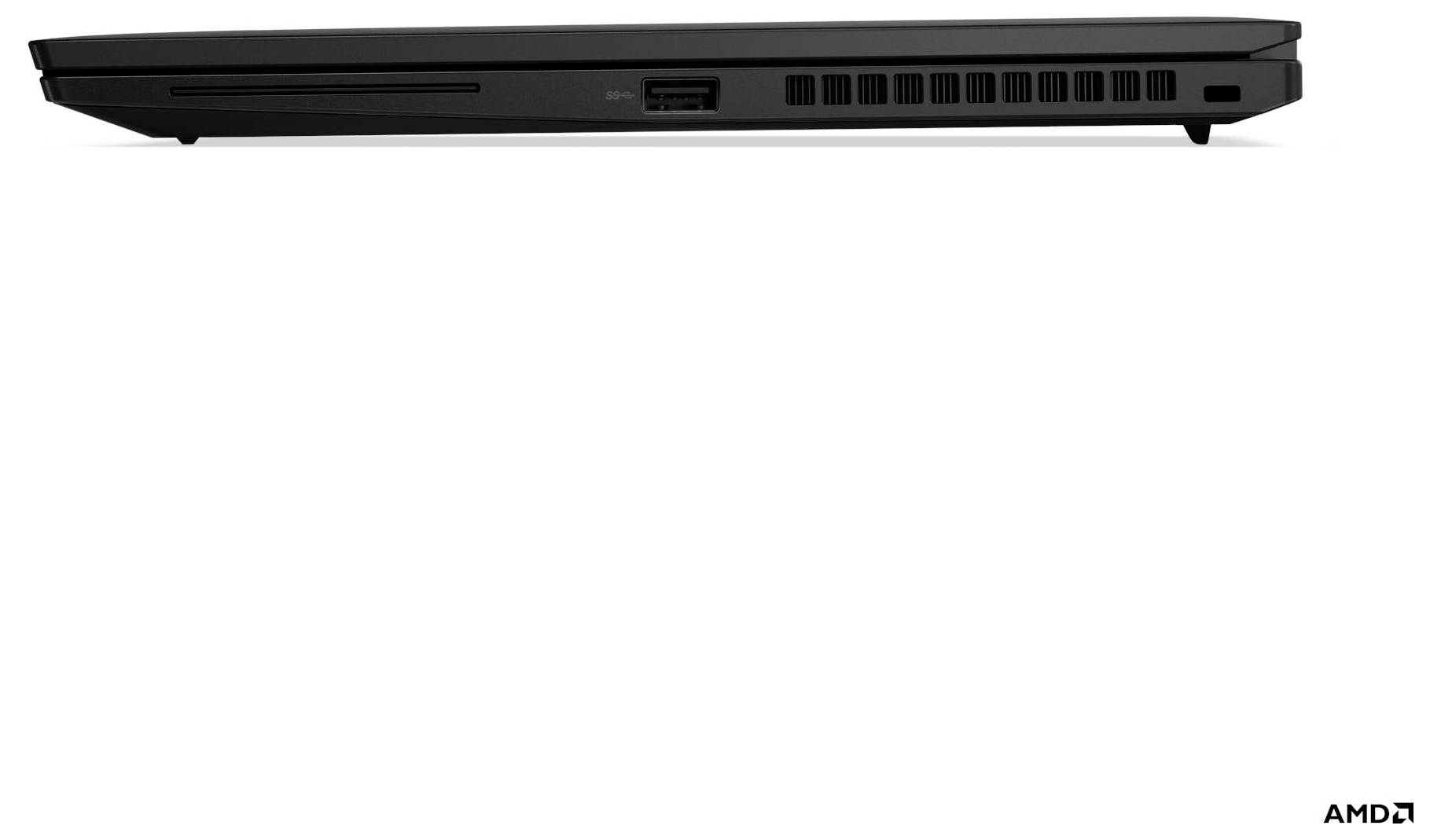 Seitenansicht eines dünnen schwarzen Laptop-Deckels, geschlossen vor weißem Hintergrund mit AMD-Branding in der unteren rechten Ecke.